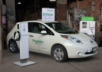 Schneider Electric EVLink Parking - зарядные станции для корпоративного автопарка