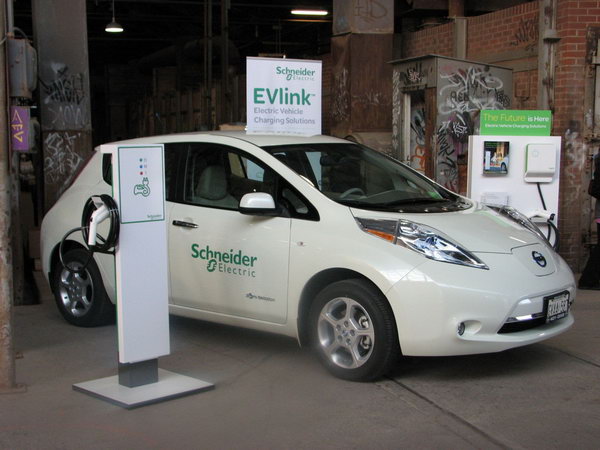 Schneider Electric EVLink Parking - зарядные станции для корпоративного автопарка